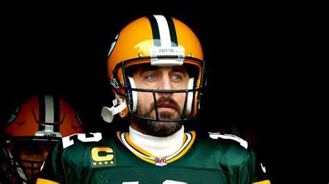 why does aaron rodgers hate his family